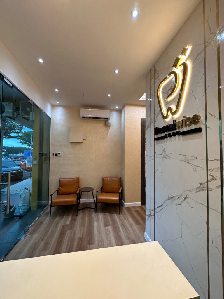 Ruang menunggu pesakit Klinik Gigi Dentalwise Care Taman Perling