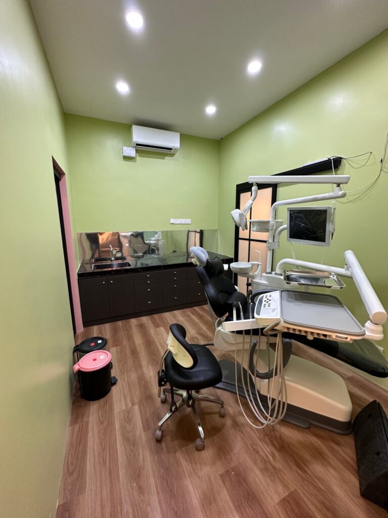 Bilik rawatan pergigian Klinik Gigi Dentalwise Care Perling Johor Bahru